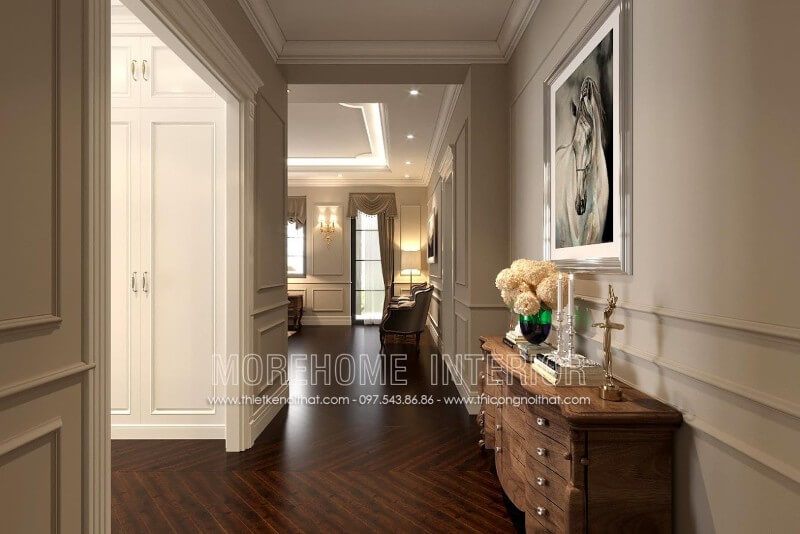 Không bỏ qua các góc khuất trong ngôi nhà của bạn, bởi chúng có thể được sử dụng để tạo ra những bức tranh nghệ thuật mới mẻ cho căn phòng. Ví dụ như, Morehome đã thiết kế 1 chiếc kệ decor kệ trang trí bằng gỗ óc chó kiểu dáng tân cổ điển sang trọng để lấp đầy không gian cho phòng ngủ trong sảnh phòng ngủ biệt thự này.